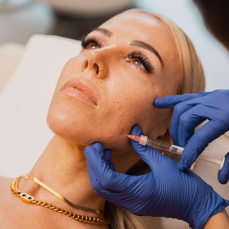 Skinbooster: Tiefenhydration für strahlende Haut