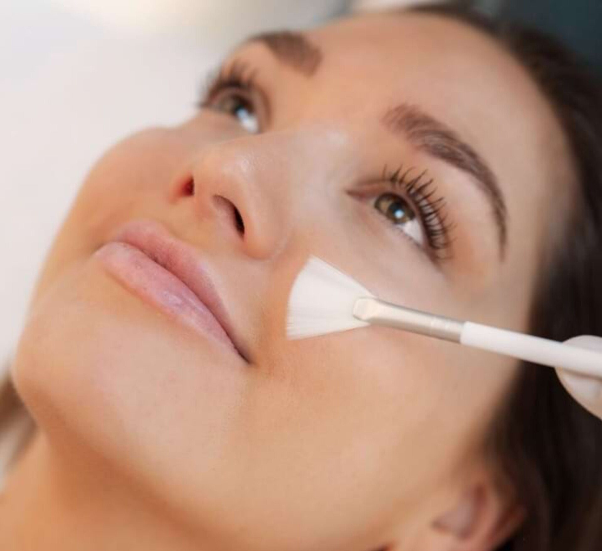 Book your retinol treatment at AIVA and enjoy a Black Friday discount.