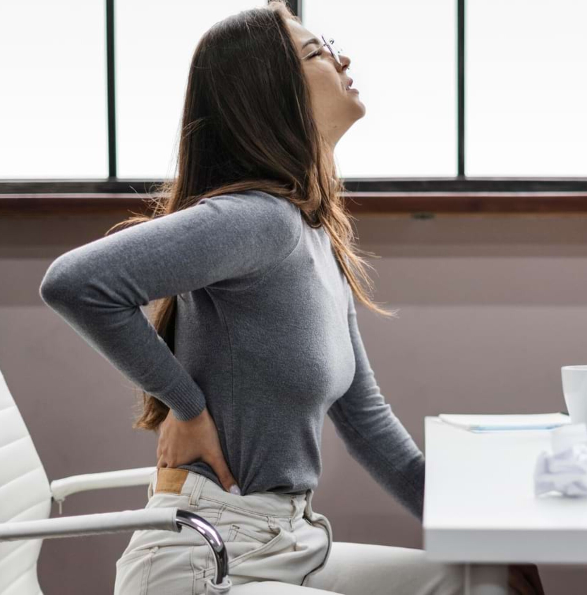 R&uuml;ckenschmerzen im Home-Office? Leichte R&uuml;cken&uuml;bungen helfen.